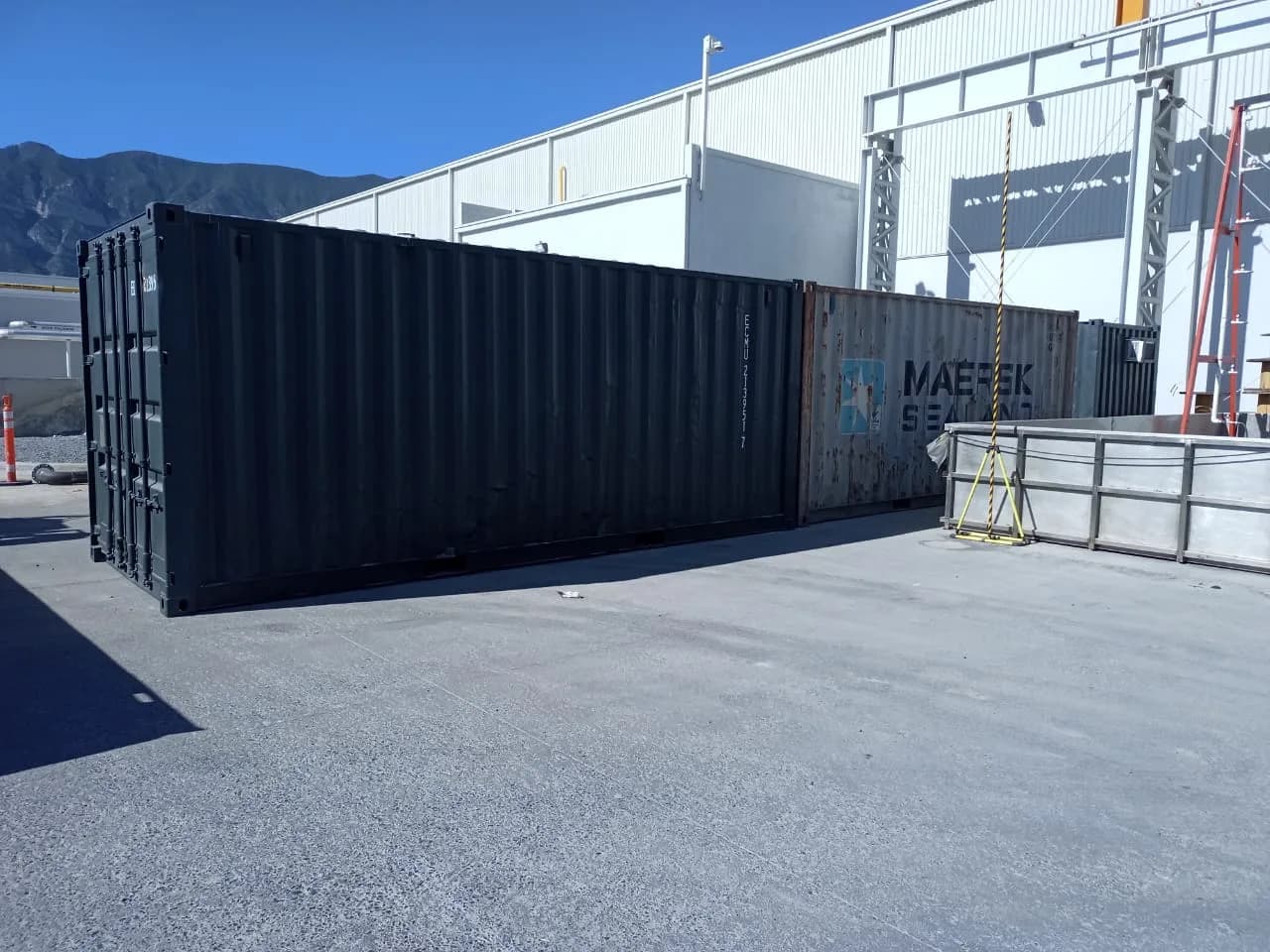 Contenedores en zona industrial